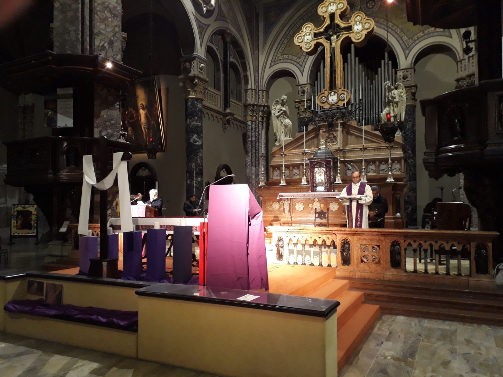 l'altare allestito per il Quaresimale l'altare allestito per il Quaresimale