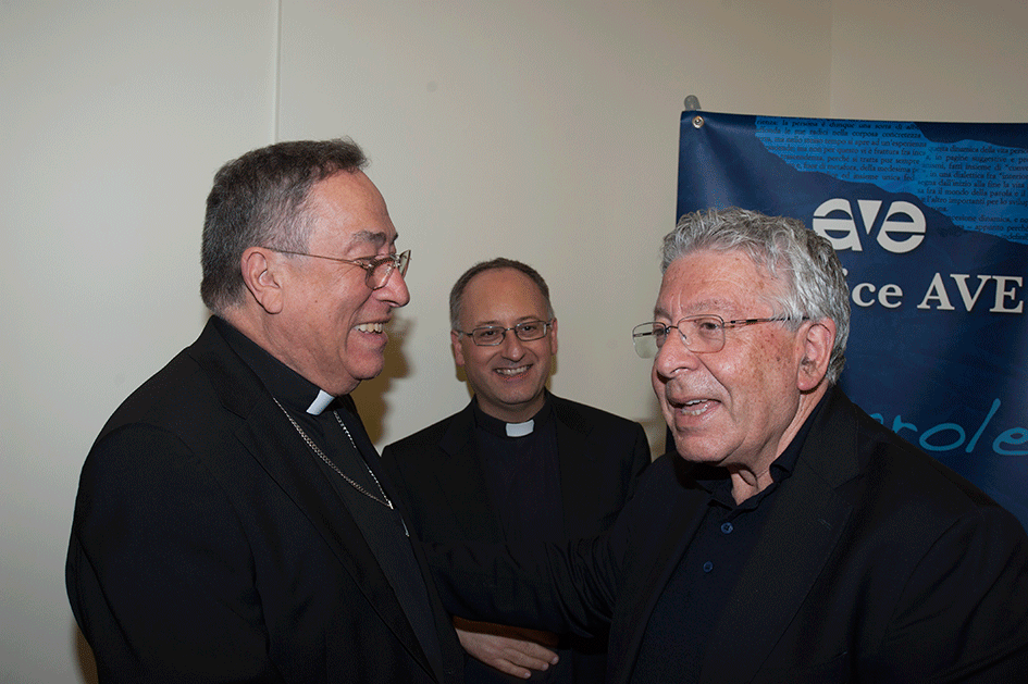 il cardinal Maradiaga e padre Spadaro con don Franco Costa, Direttore Libreria Editrice Vaticana