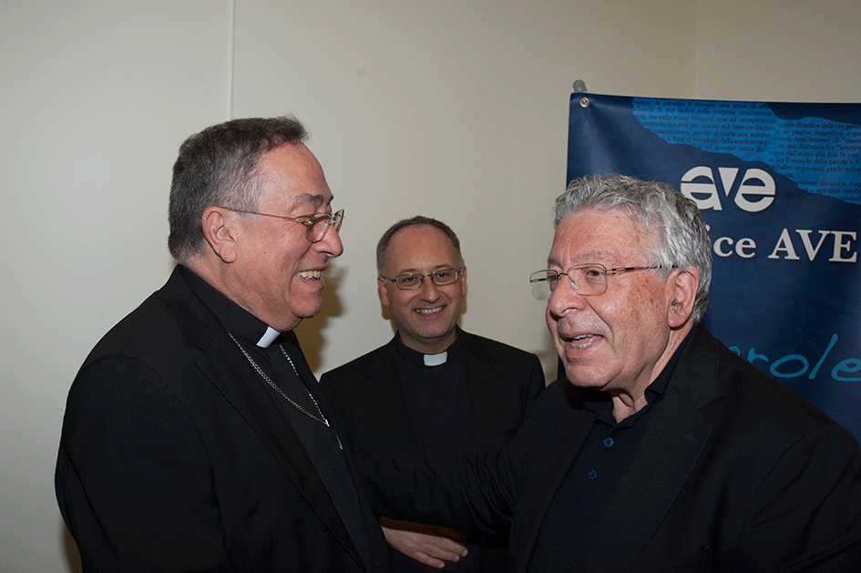 il cardinal Maradiaga e padre Spadaro con don Franco Costa, Direttore Libreria Editrice Vaticana il cardinal Maradiaga e padre Spadaro con don Franco Costa, Direttore Libreria Editrice Vaticana
