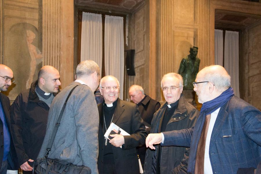 Mons. Galantino con alcuni assistenti di Azione cattolica